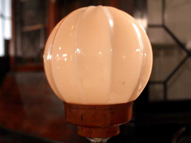 ランプ＆スタンド　ベークライト アンティーク ランプ（すでに組み合わせられている照明）