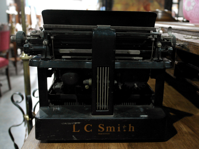 L C SMITH＆CORONA　タイプライター アンティーク 機械もの